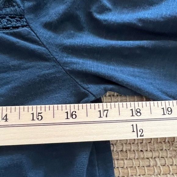 Sundance Dark Blue Embroidered Top with Lamp Sleeveless - Picture 12 of 14